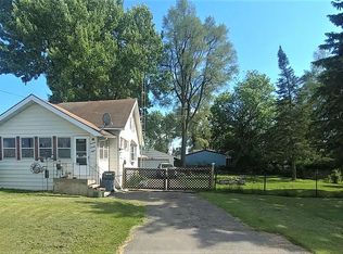 1498 E Schumacher St, Burton, MI