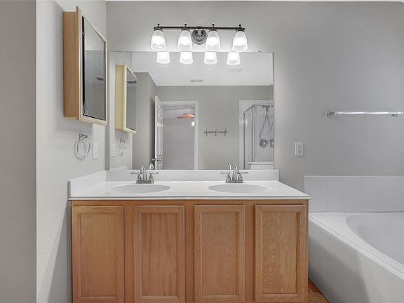 4th image of 5124 Boxwood Ln