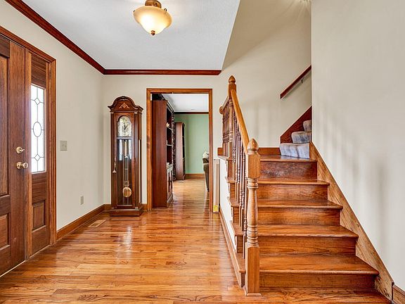 3rd image of 1904 Ashford Ct NW