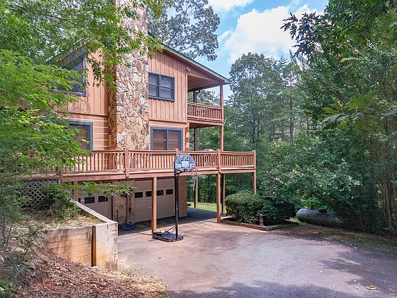 3rd image of 212 S Twin Oaks Dr