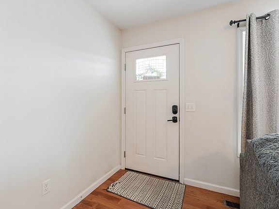 4th image of 401 W C St