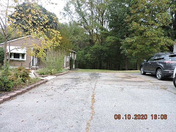 3rd image of 826 Stokesland Ave
