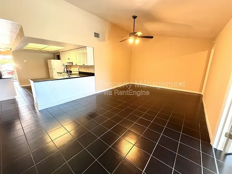 4114 Skyline Blvd #B — Photo 15