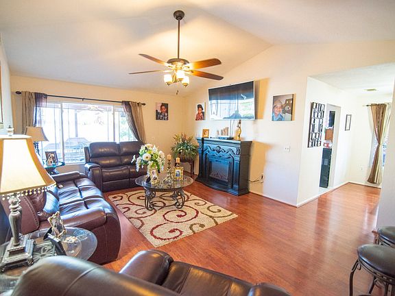 LIVING ROOM-pic 2