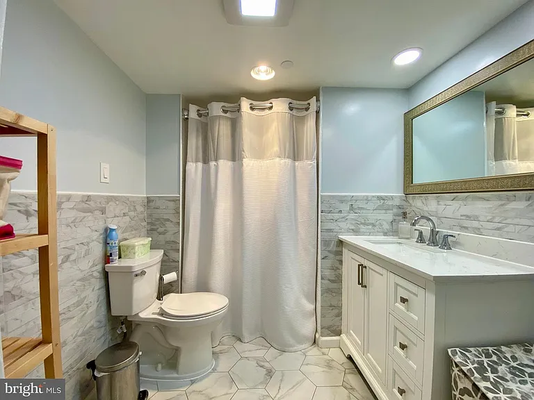 1301 N Ct #812 — Photo 33