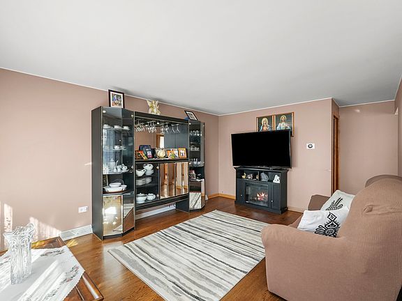 4th image of 7759 Mayfield Ave