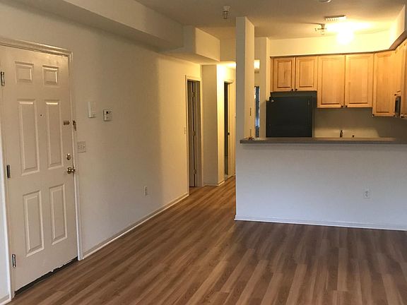 2nd image of 74 Morris St APT B