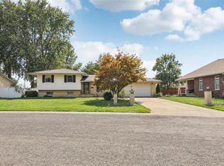 240 N 5th St, Breese, IL 62230