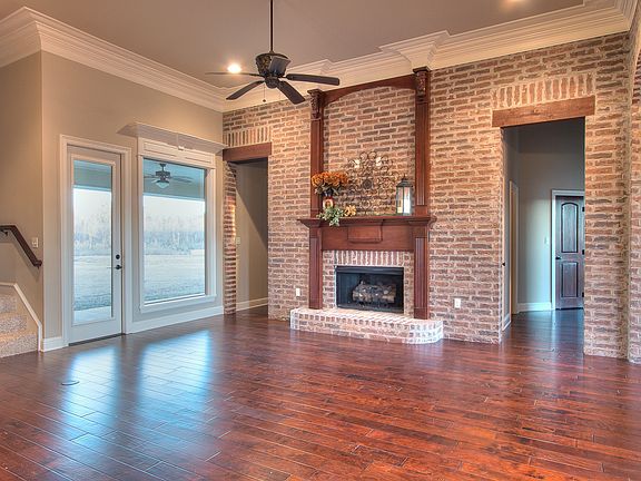 2nd image of 2114 Hollow Wood Way