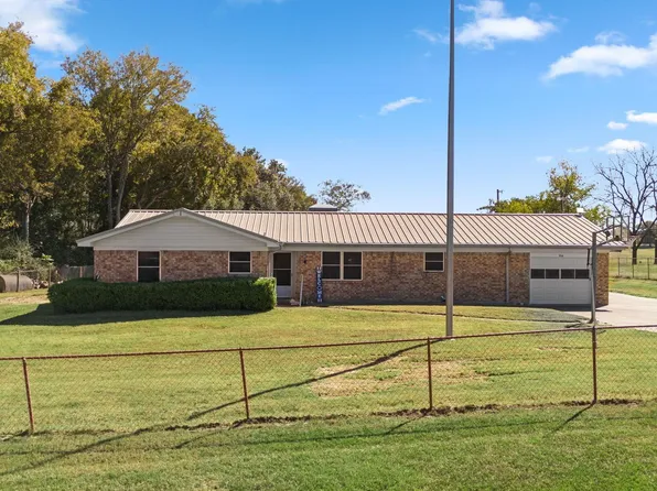 714 E Longview St, Arp, TX 75750