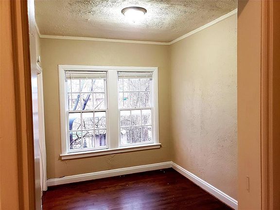 4th image of 4626 Columbia Ave #B