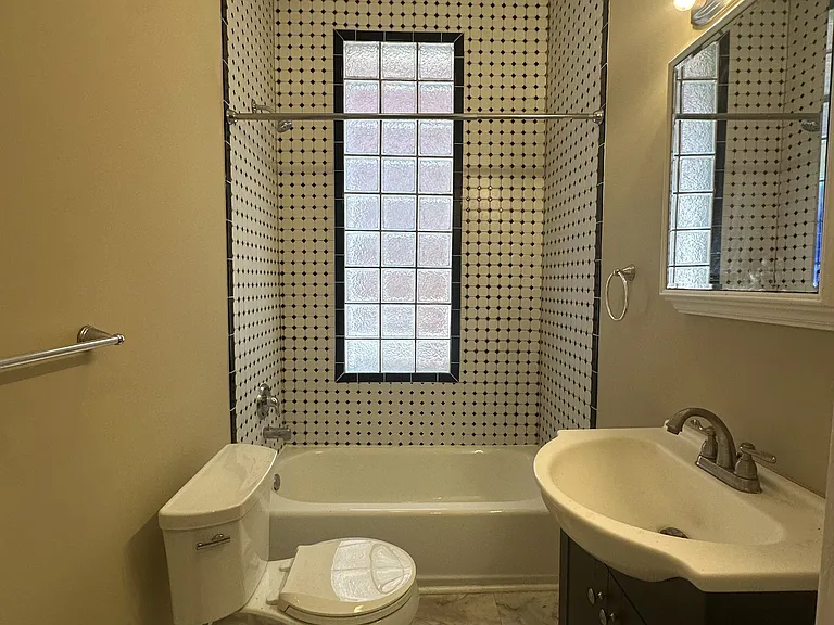 224 W 14th St #1 — Photo 11