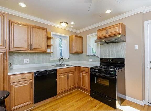 4th image of 2052 Westbrook Dr