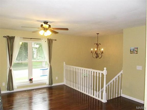 3rd image of 1608 Ville Gloria Ln
