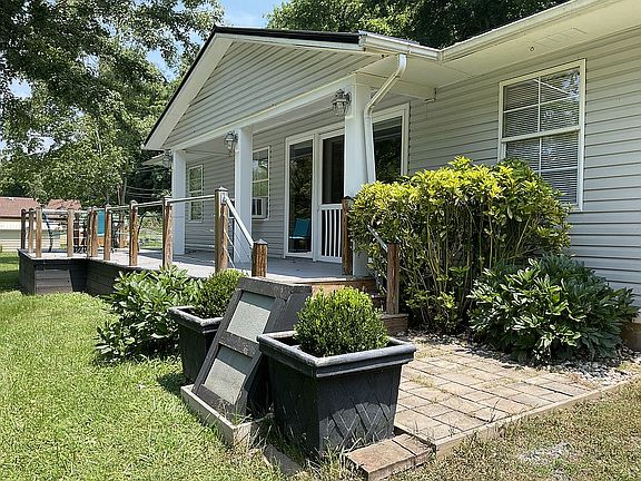 4th image of 1431 River Rd