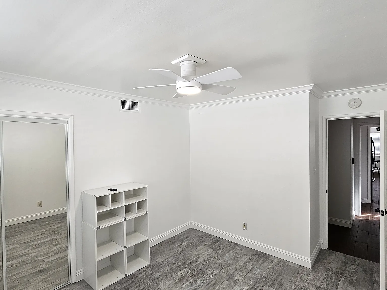 1370 N 3rd Ave — Photo 3