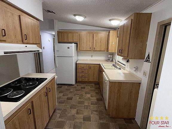 2nd image of 31 Ribbon Falls Dr