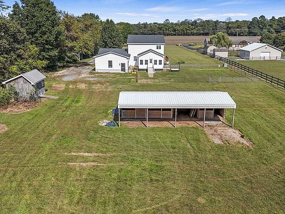 4th image of 1104 Bloomfield Dr