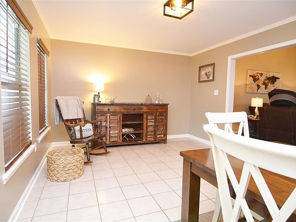 4th image of 443 Southdown West Blvd