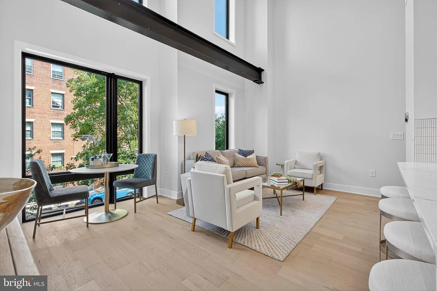 3 bed, 3.0 bath, 1600 sqft, $5,600 — Photo 4
