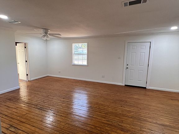 2nd image of 211 W Plum St