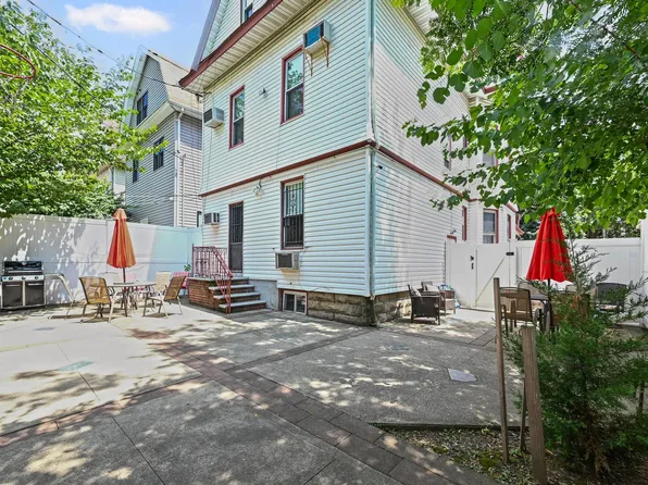 1026 East 2nd Street image 6 of 32