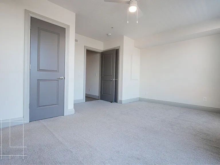 40 West — Photo 22