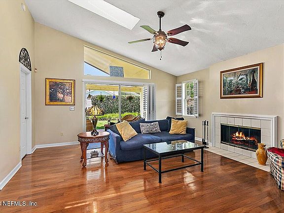 4th image of 4063 MIZNER Court