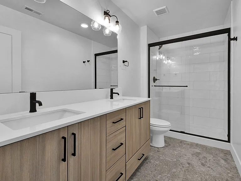 Carlsbad Crossing Townhomes - Attached Garage! — Photo 21