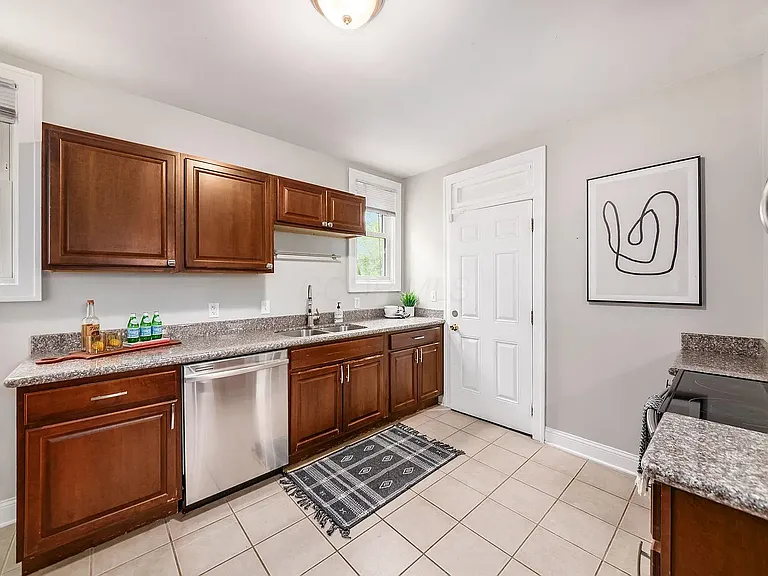 211 E Jenkins Ave — Photo 12