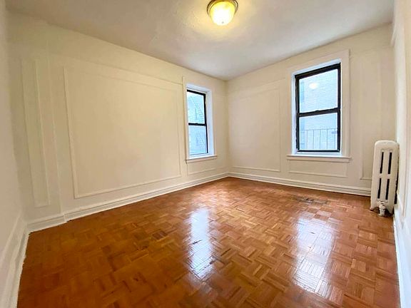 3rd image of 835 W 176th St APT 2D
