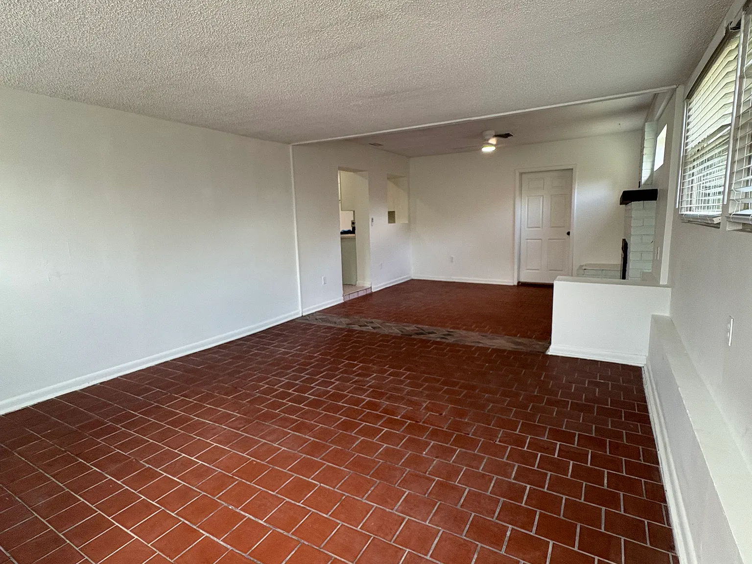 3 bed, 1480 sqft, $2,350 — Photo 4