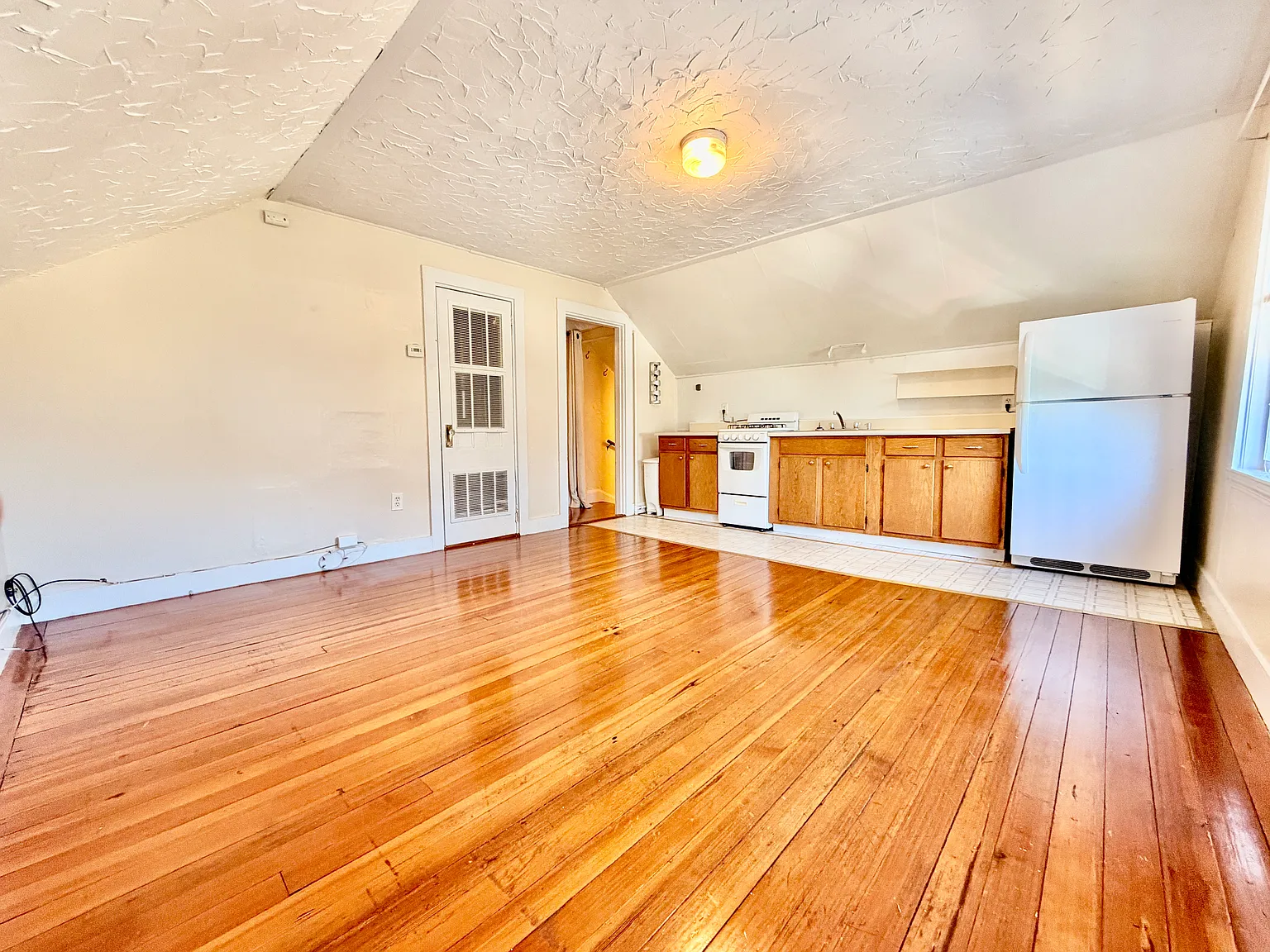 1 bed, 650 sqft, $2,000 — Photo 3