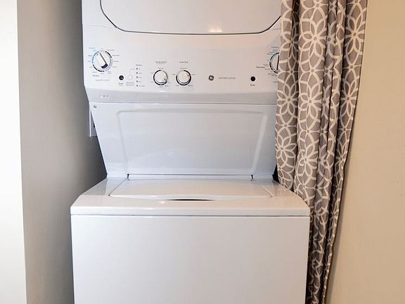 3rd image of 1008 Curtiss St APT B2