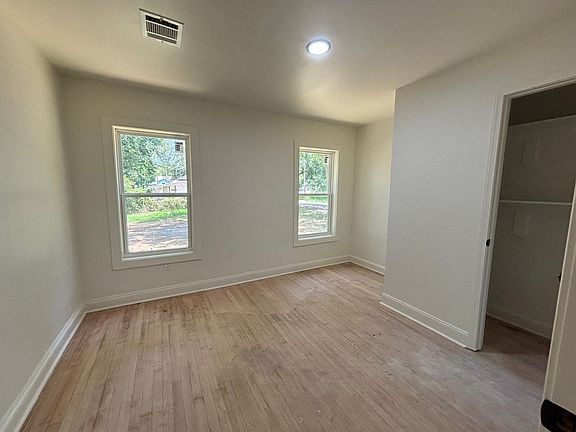 5th image of 1601 Traffic St