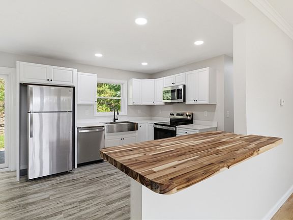 4th image of 964 Upland Dr