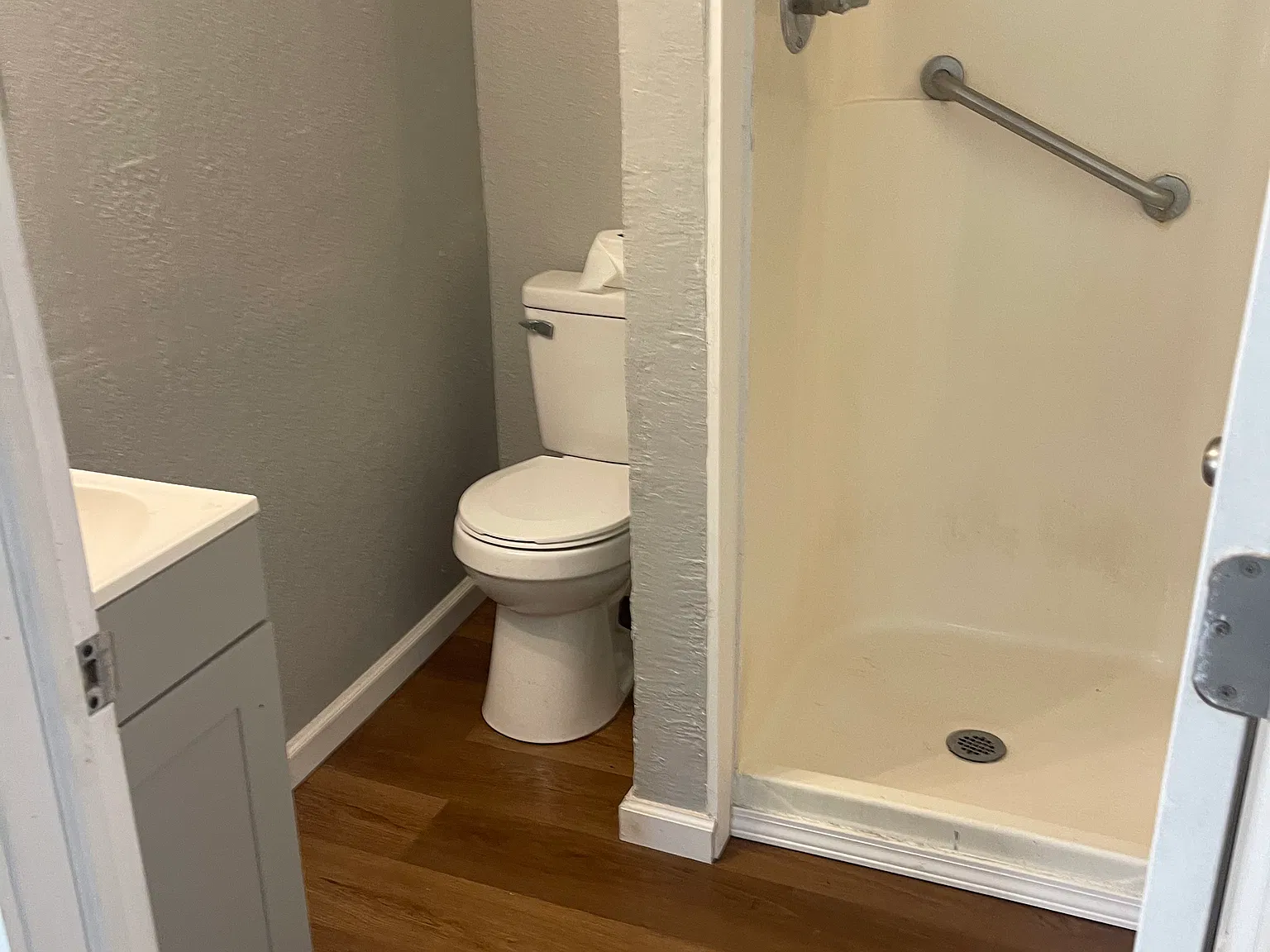 Studio, 400 sqft, $895 — Photo 2
