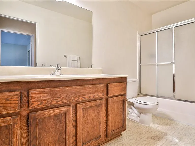 15544 Esther St — Photo 14