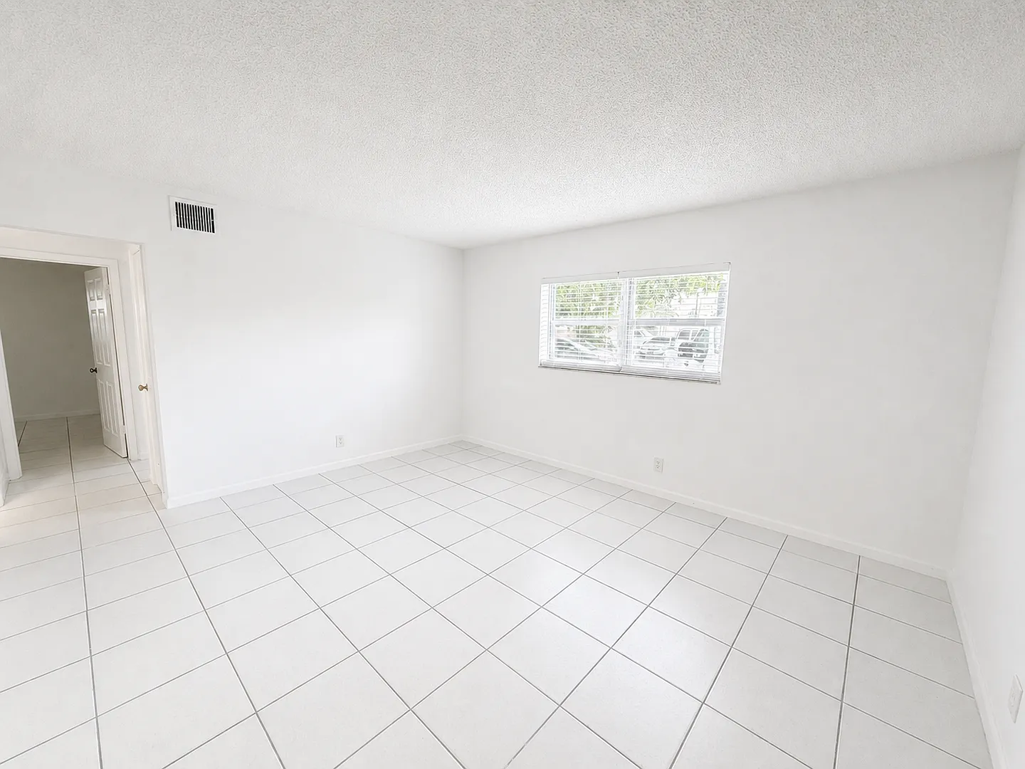 6050 NW 8 St — Photo 3