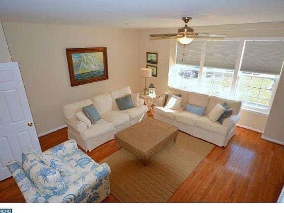 2nd image of 26718 Chatham Ln #B22-2