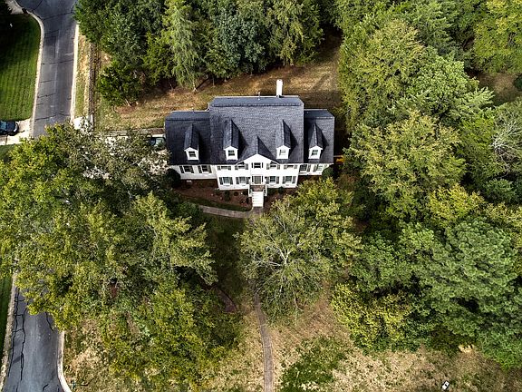 2nd image of 8428 Silver Maple Ln