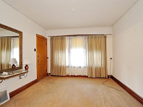 3rd image of 5539 W Farragut Ave