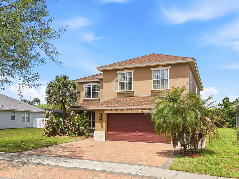 824 Lake Biscayne Way — Photo 6
