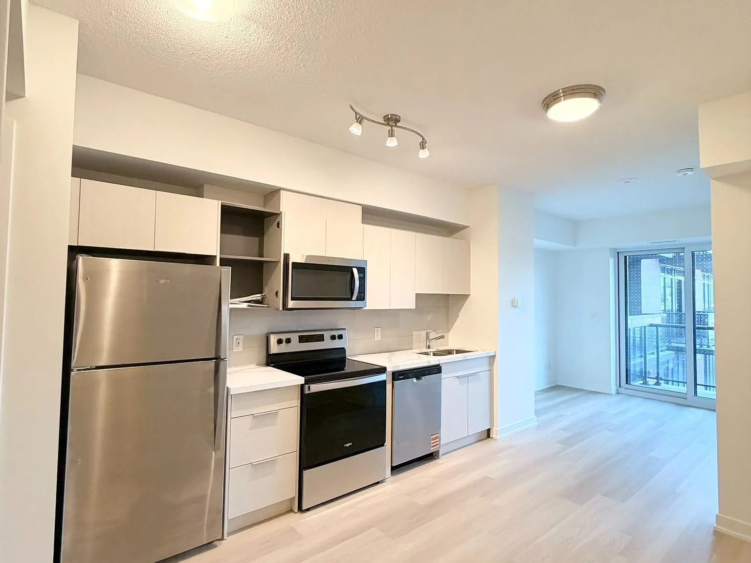 Yorkview Condos — Photo 4