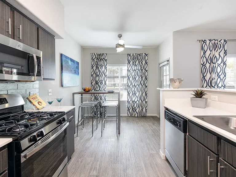 Ventana Canyon Apartments — Photo 9