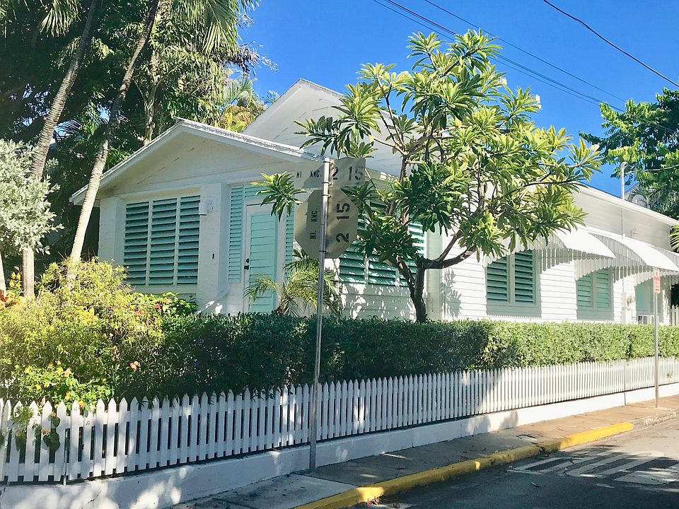 1400 Petronia Exterior, corner of Florida St.