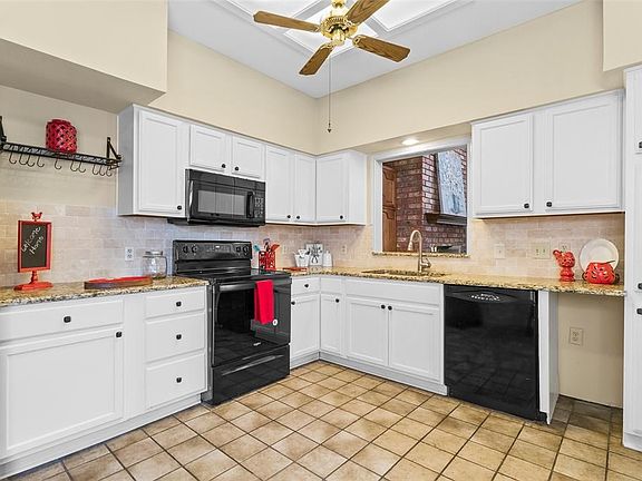 3rd image of 7506 Courtside Dr
