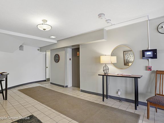 4th image of 440 Raintree Ct Unit 1G