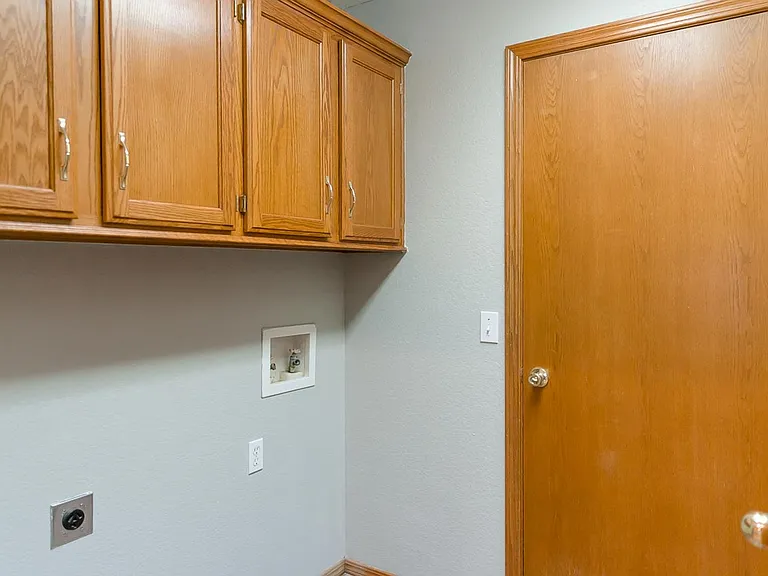 211 Oakdale Dr — Photo 8