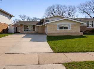 10421 Georgia Ln, Oak Lawn, IL 60453